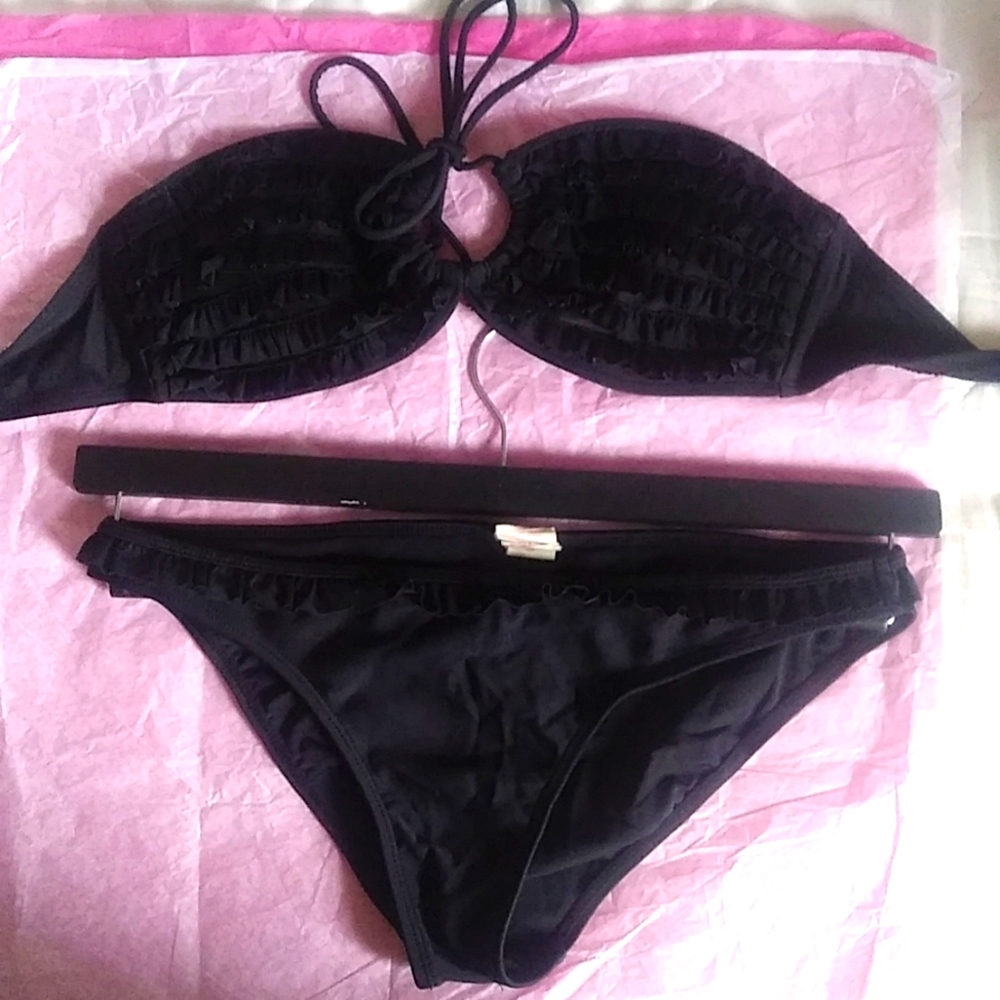 Black ruffled bandeau style bikini top(M) & bottom(S)